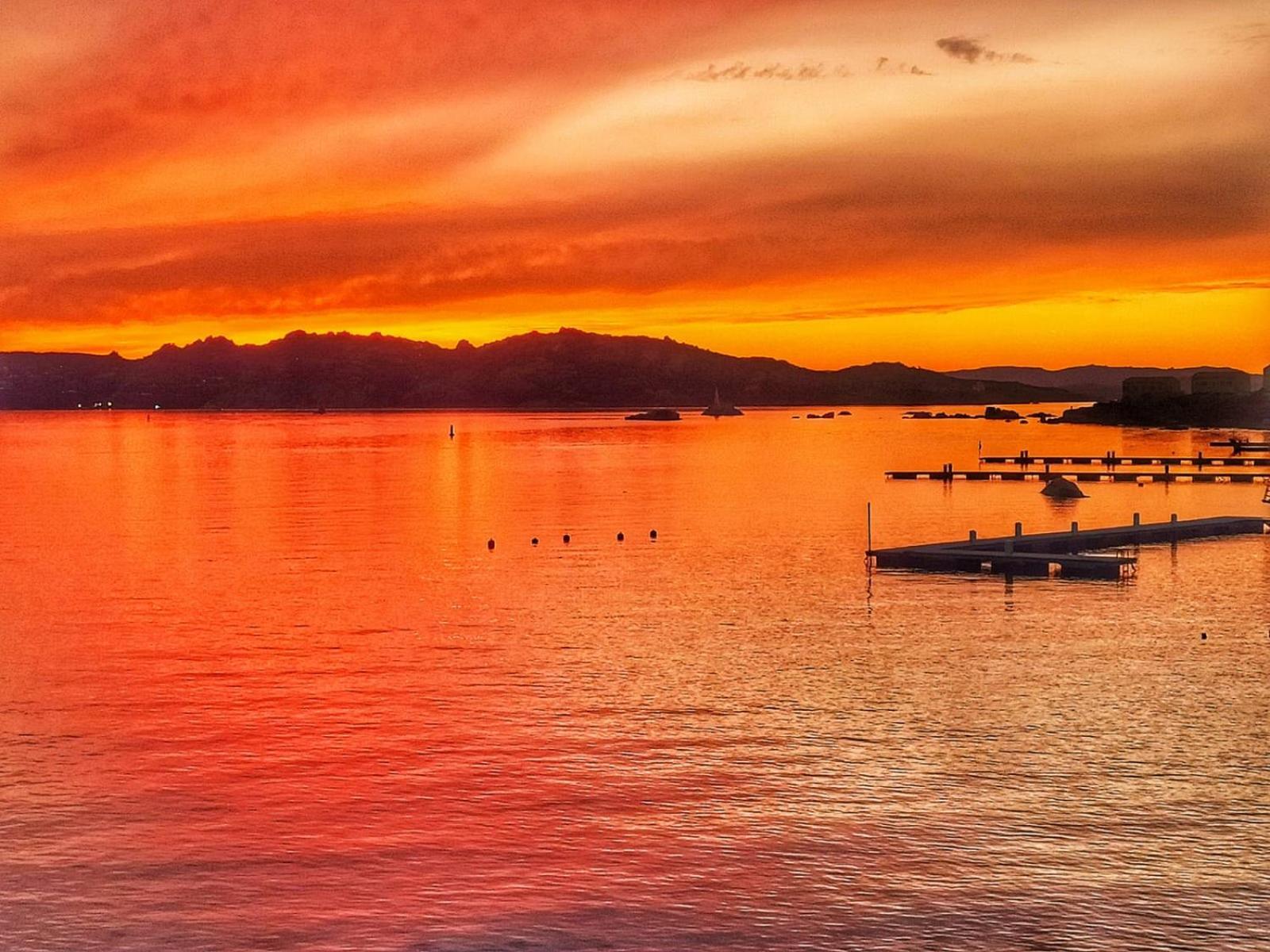 Appartamento Vista Mare A La Maddalena Exterior foto
