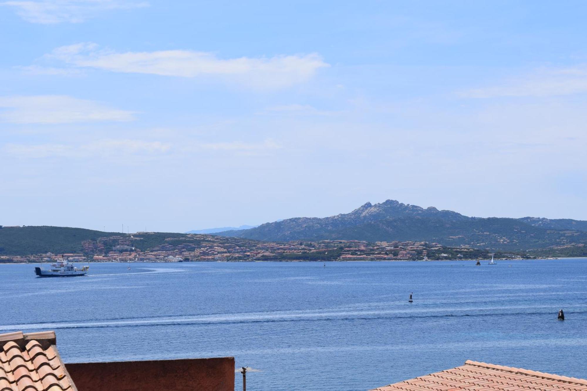 Appartamento Vista Mare A La Maddalena Exterior foto
