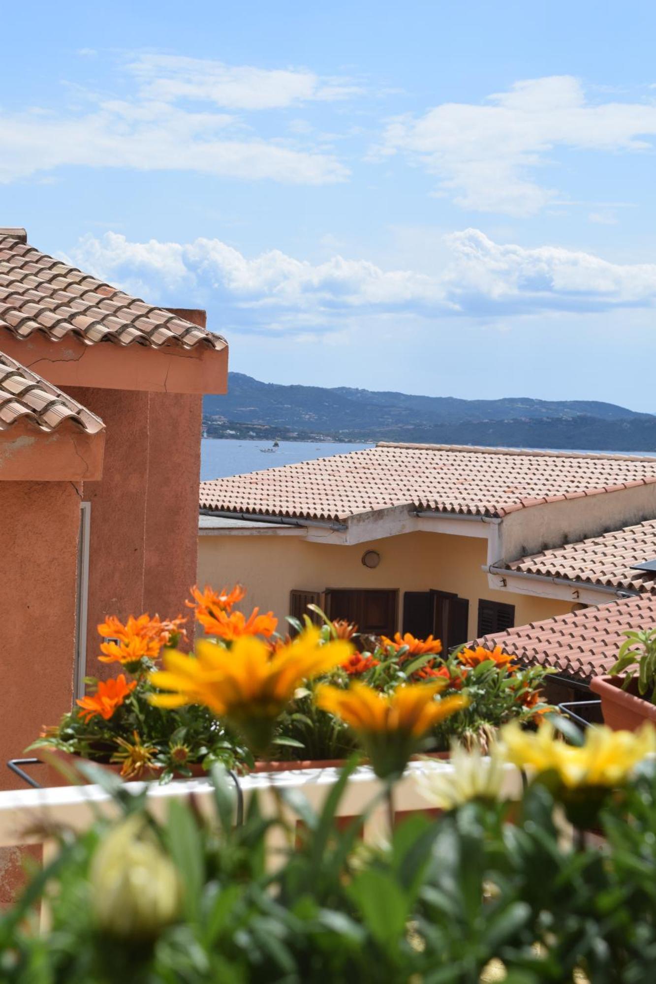 Appartamento Vista Mare A La Maddalena Exterior foto